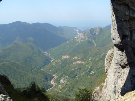 La Versilia vista dal "Buco" del monte Forato